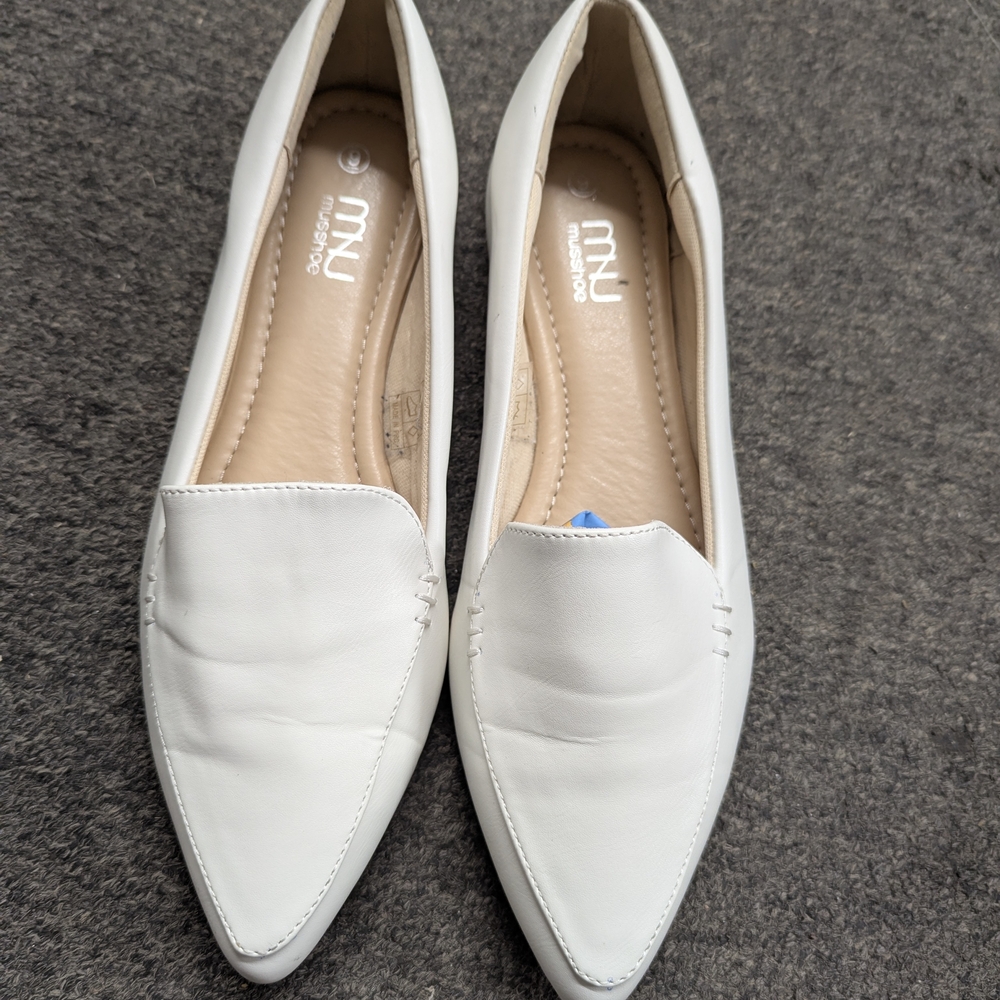 Elegant White Loafers by MXU